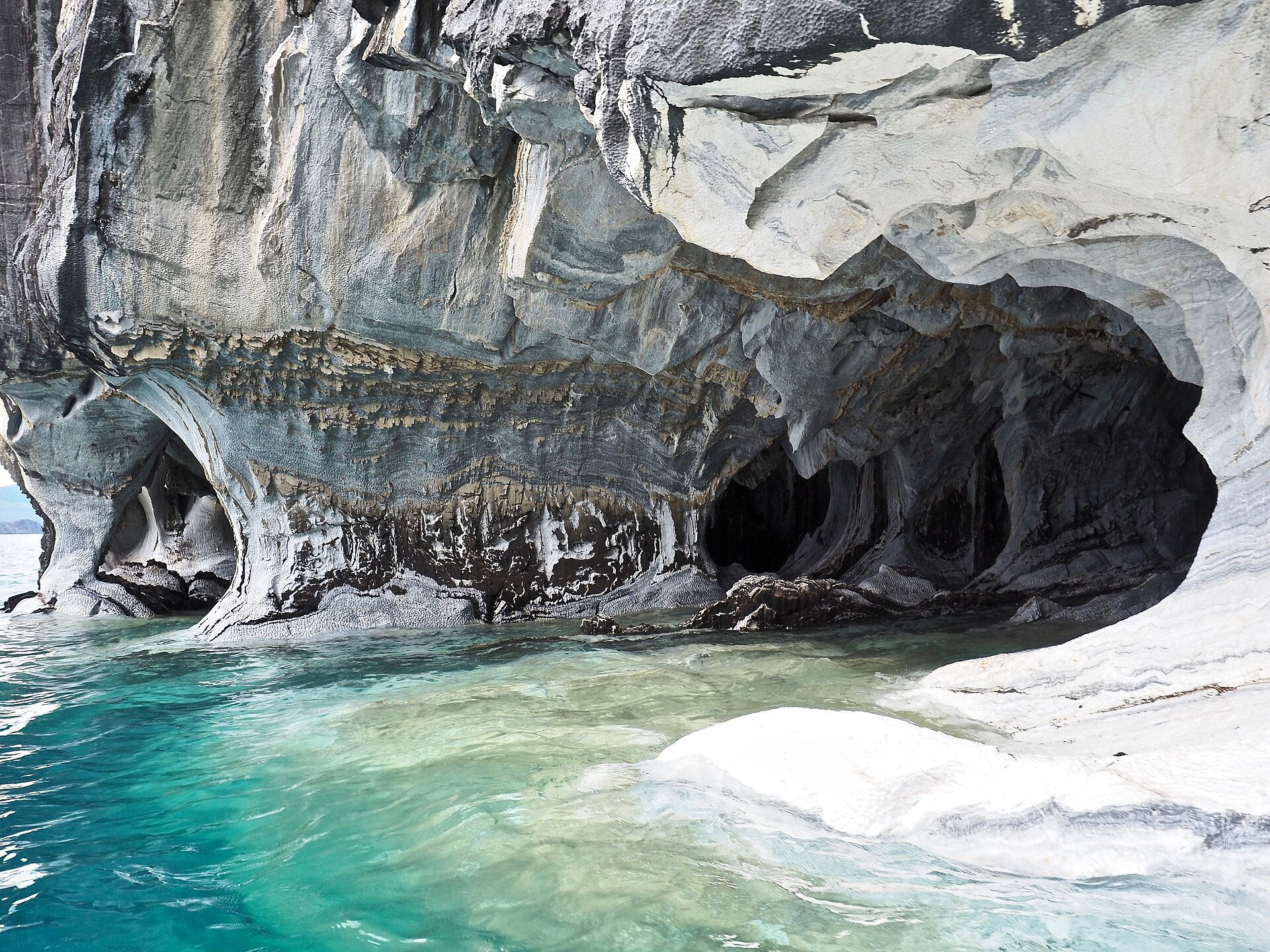 Blue water and marble formations at General Carrera Lake