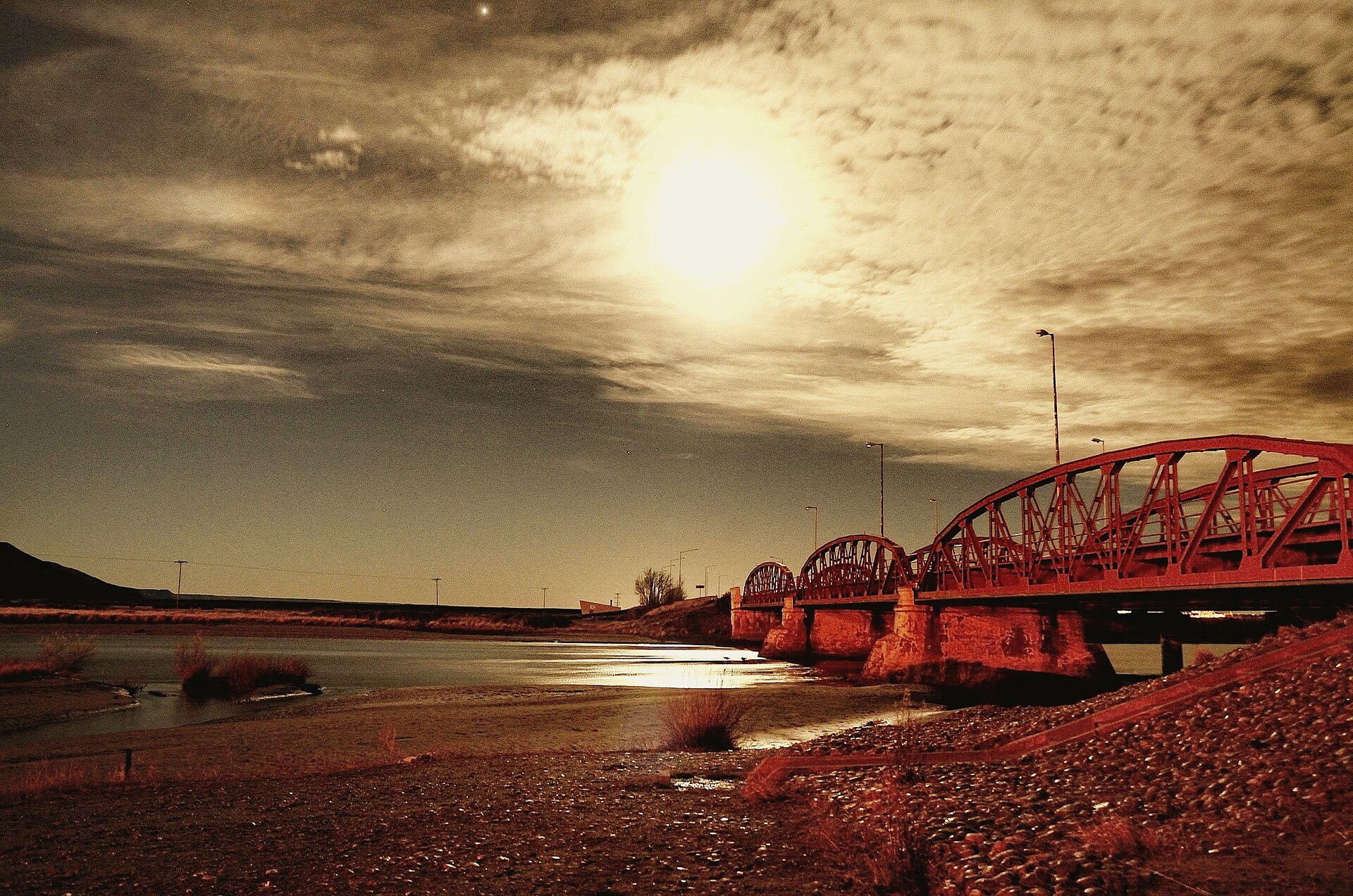 Wide estuary and waterfront at Río Gallegos