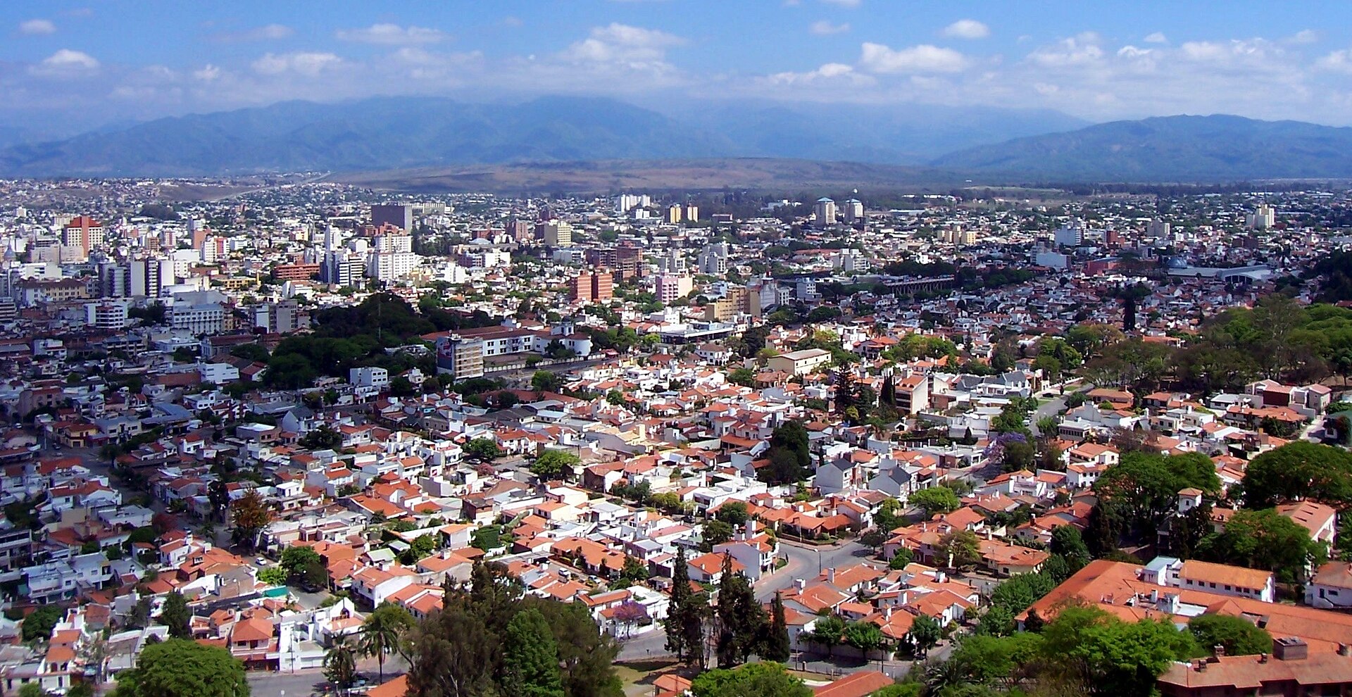 Historic centre and mountain backdrop in Salta